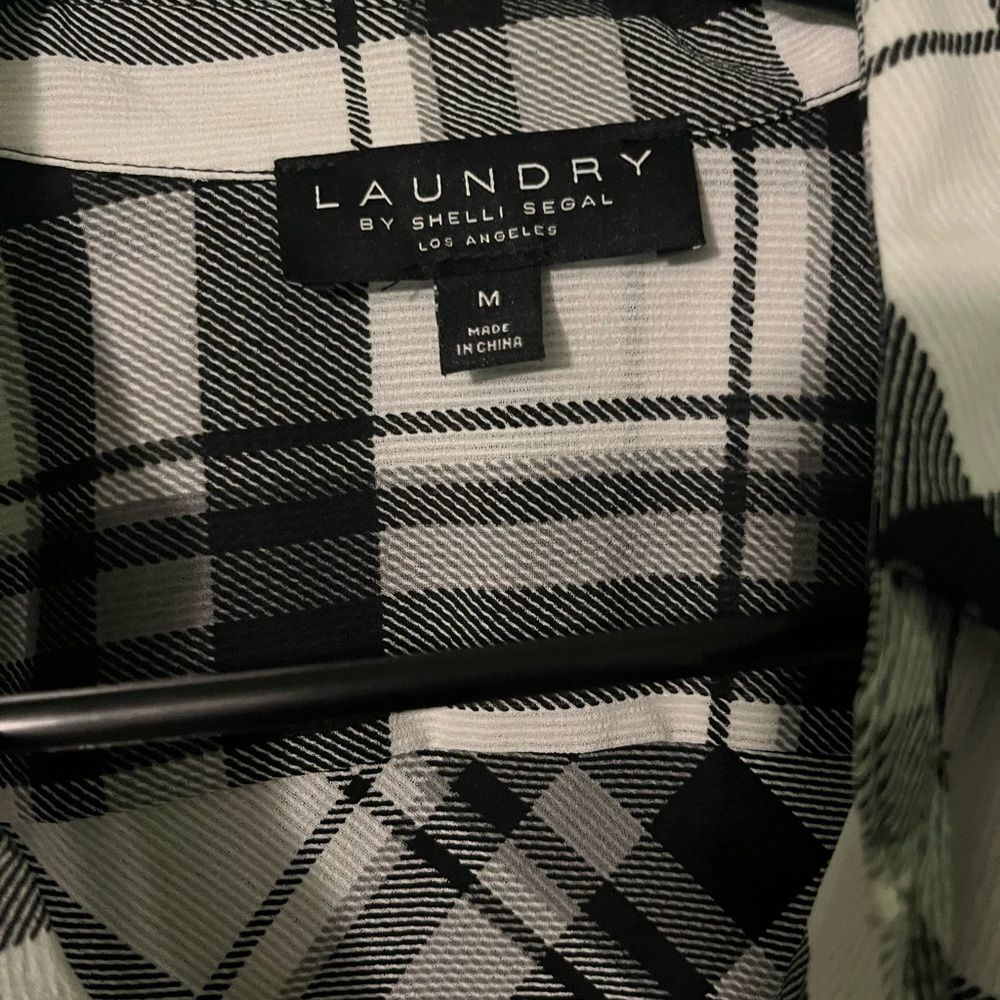 B&W Laundry Blouse - Picture 4 of 6